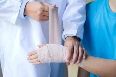 best doctor for shoulder dislocation treatment in gurgaon, best doctor for hip joint dislocation in gurgaon, best hospital for treatment of joint dislocation in gurgaon